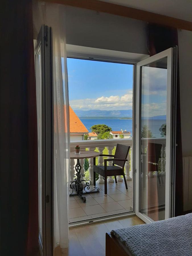 Guest House Katarina Malinska Eksteriør bilde